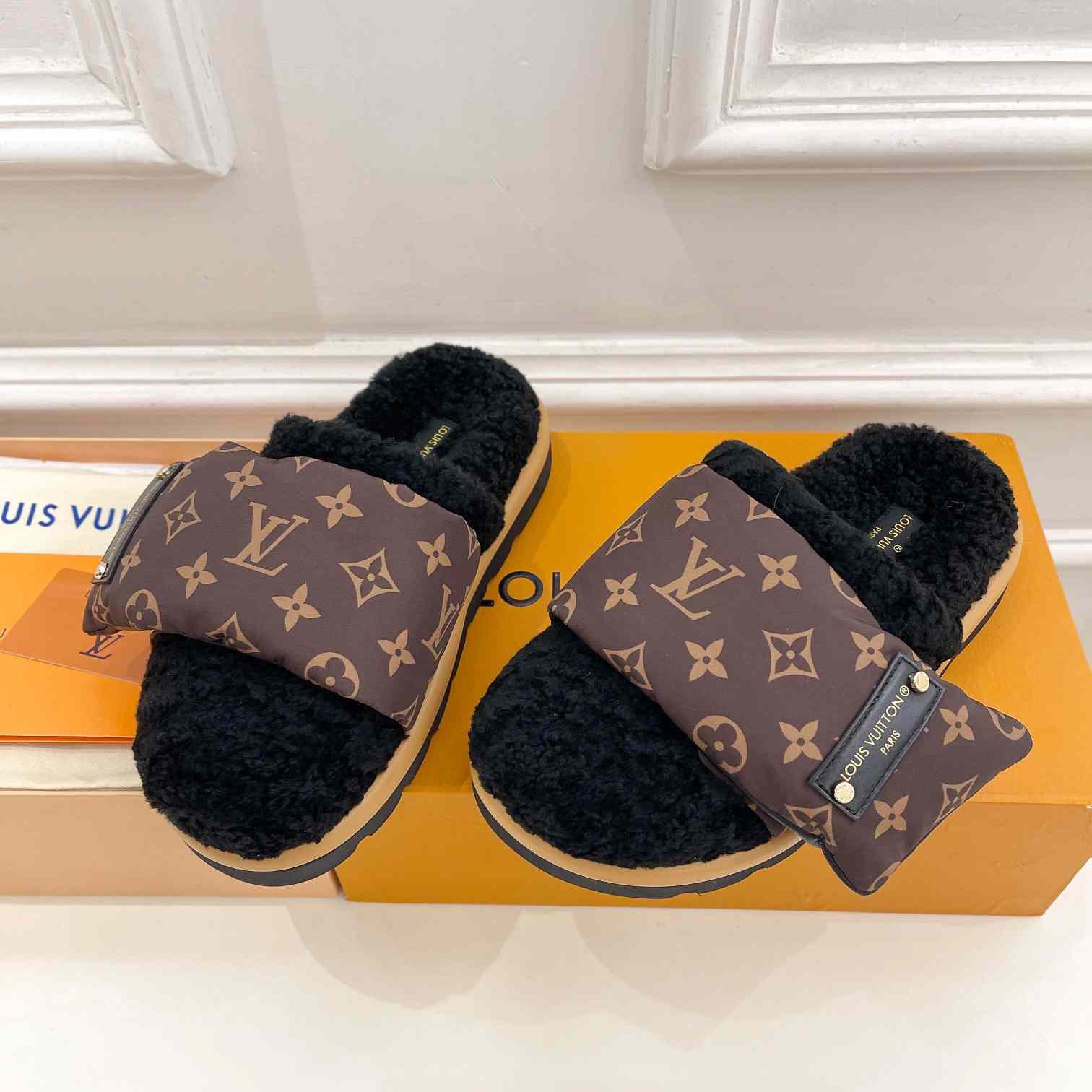 Louis Vuitton Slipper Pillow Flat Comfort Mule    1AAM3L - FashionPlug