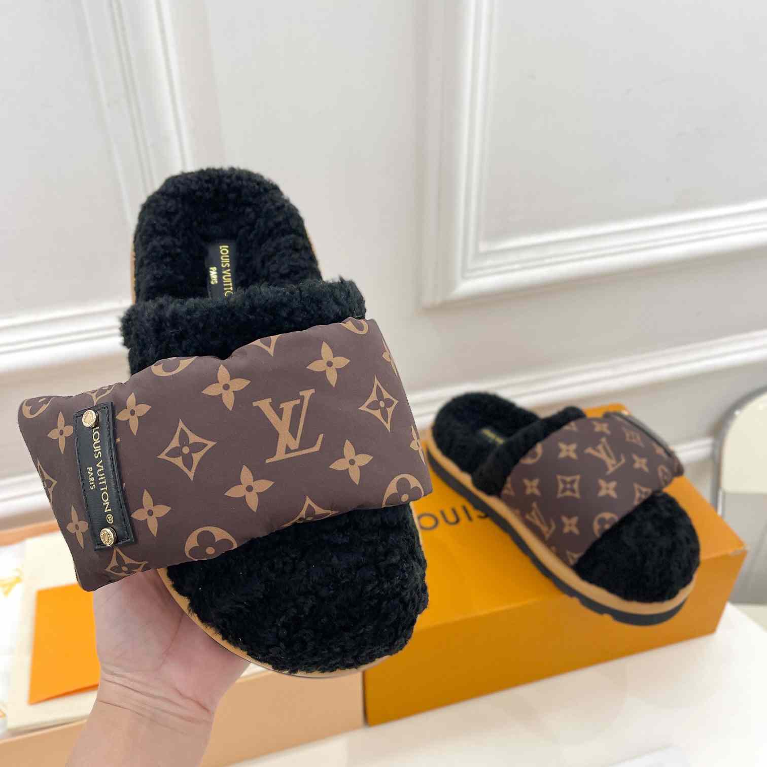 Louis Vuitton Slipper Pillow Flat Comfort Mule    1AAM3L - FashionPlug