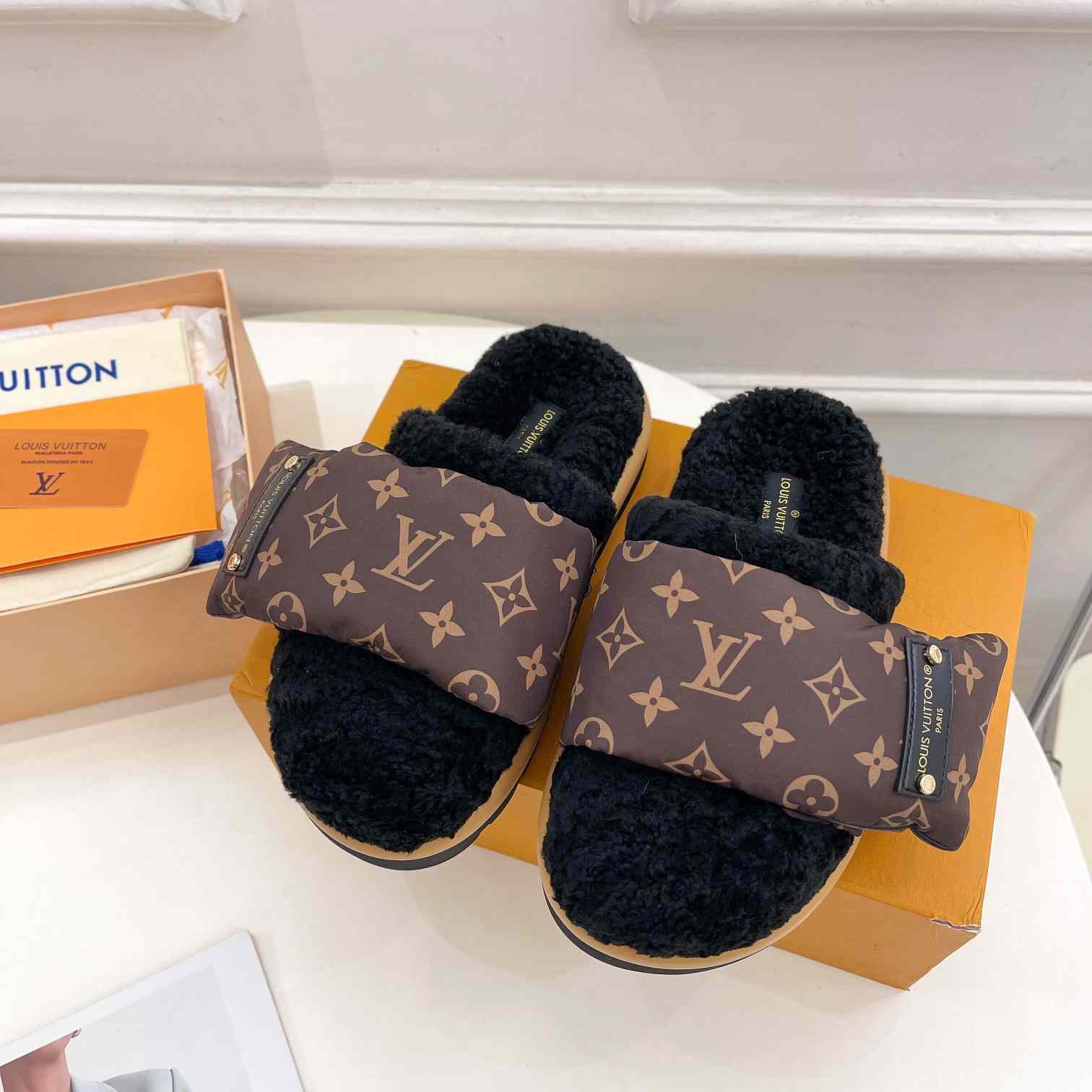 Louis Vuitton Slipper Pillow Flat Comfort Mule    1AAM3L - FashionPlug