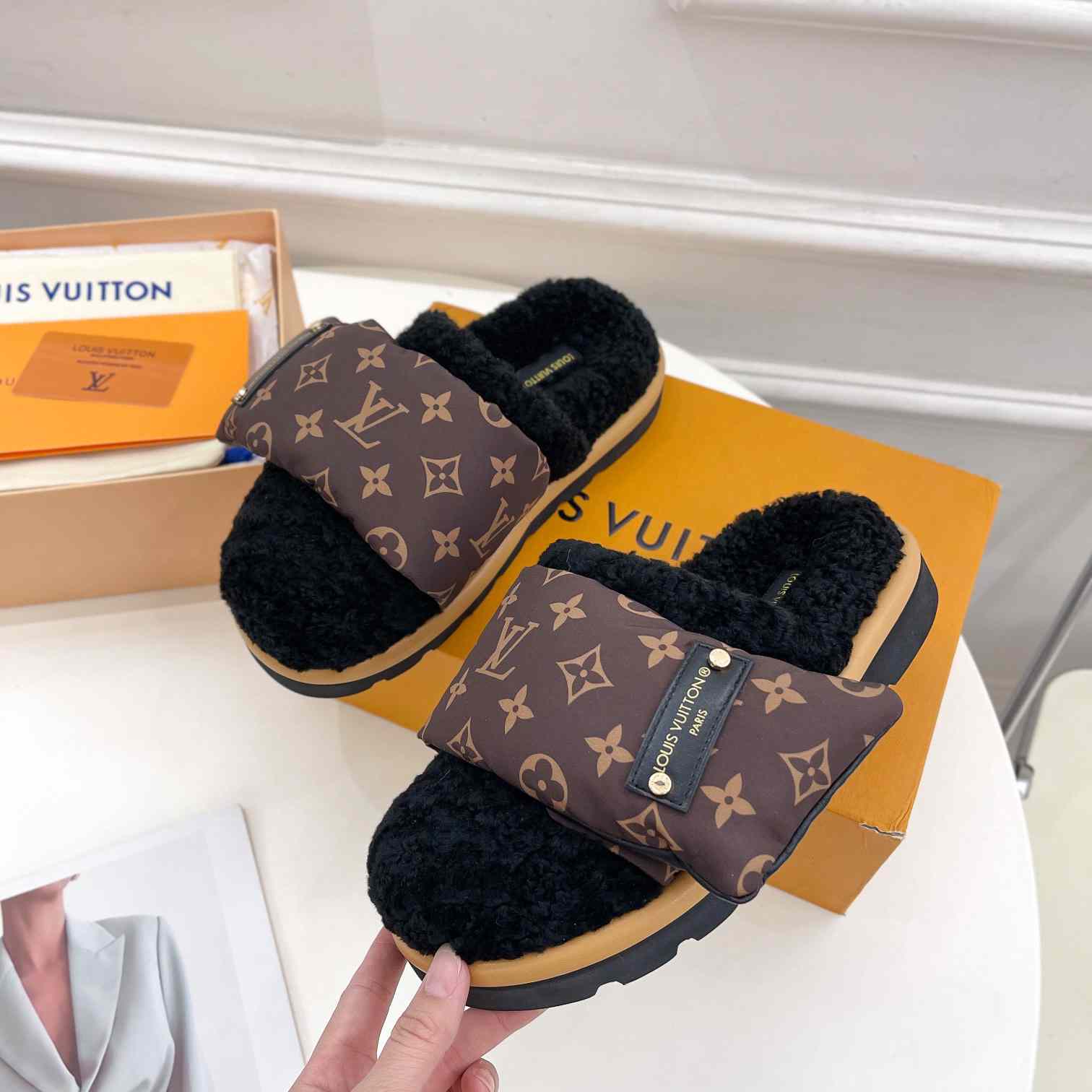 Louis Vuitton Slipper Pillow Flat Comfort Mule    1AAM3L - FashionPlug