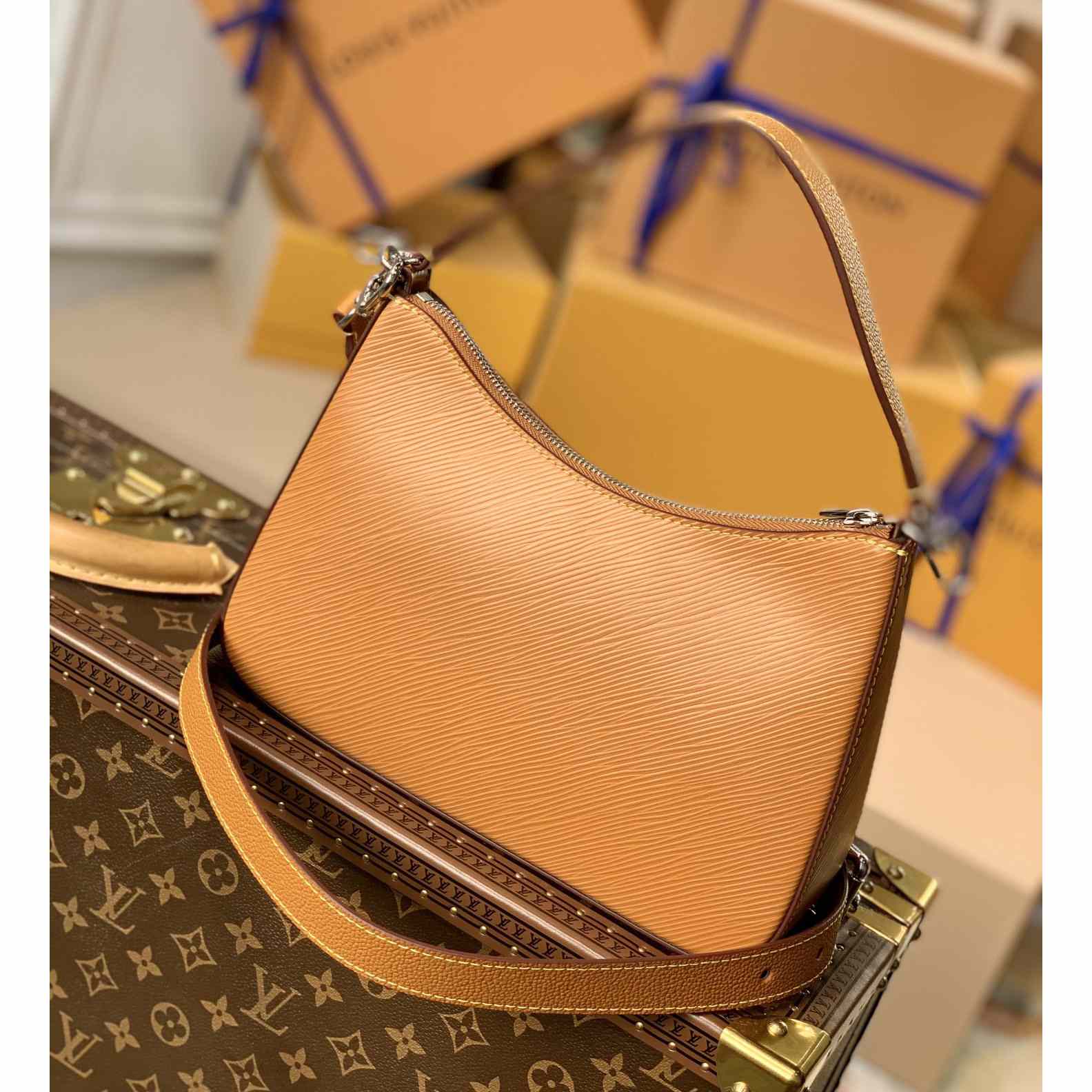 Louis Vuitton Marelle Handbag(25-15-8cm)   M80794 - FashionPlug