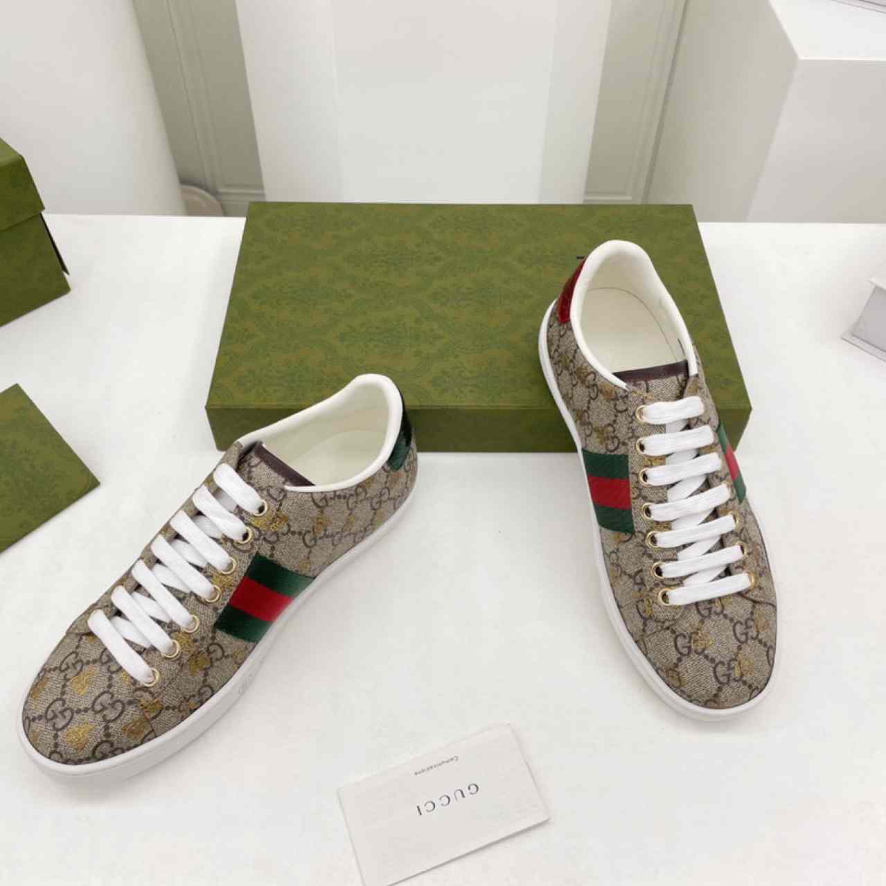 Gucci Ace GG Supreme Bees Sneaker - FashionPlug