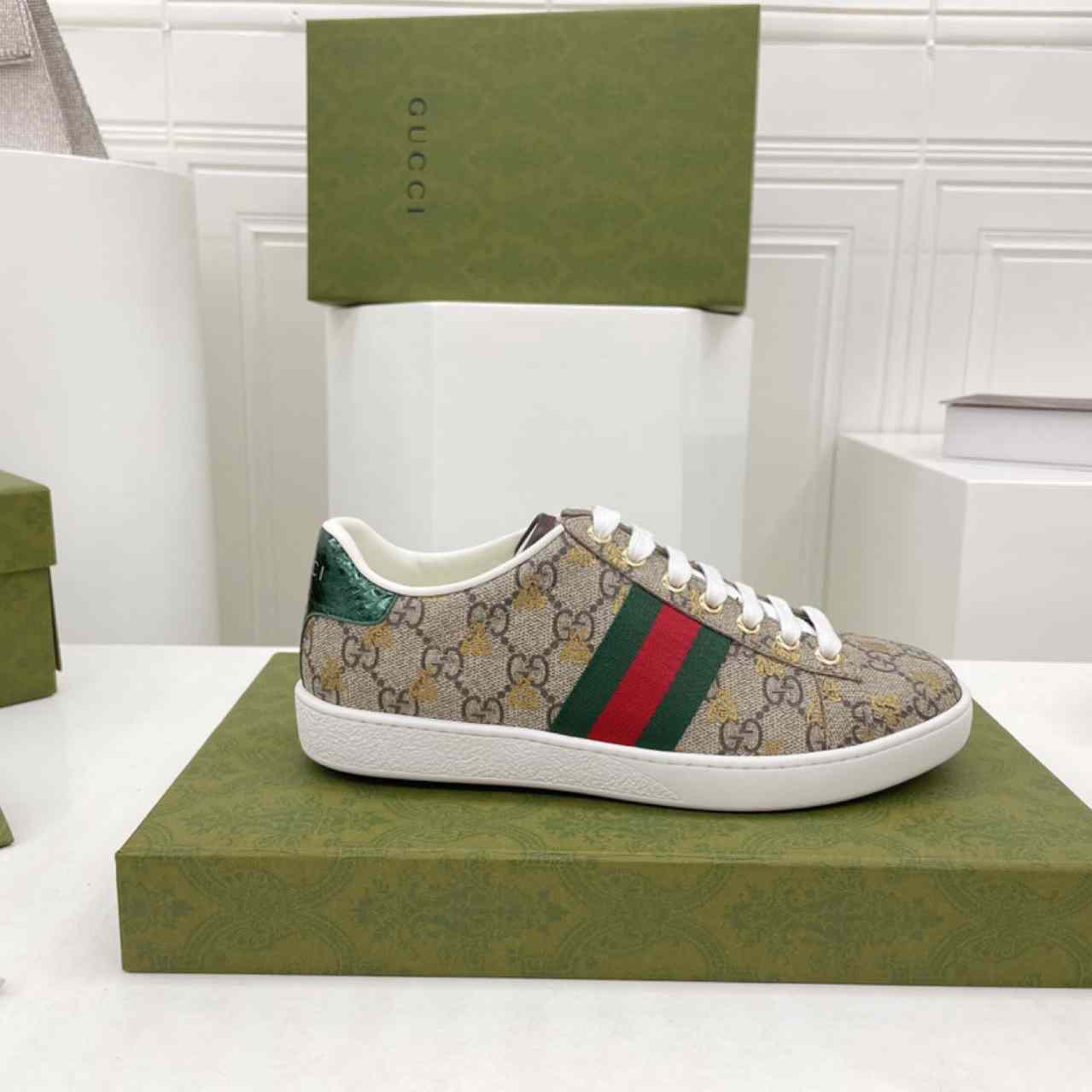 Gucci Ace GG Supreme Bees Sneaker - FashionPlug