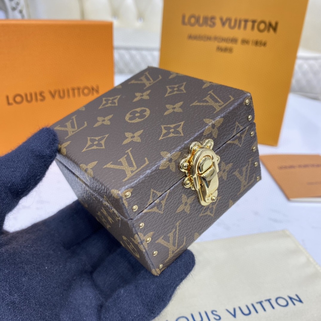 Louis Vuitton Hard Sided Trunk Ring Box(7.5-7.5-5cm) - FashionPlug