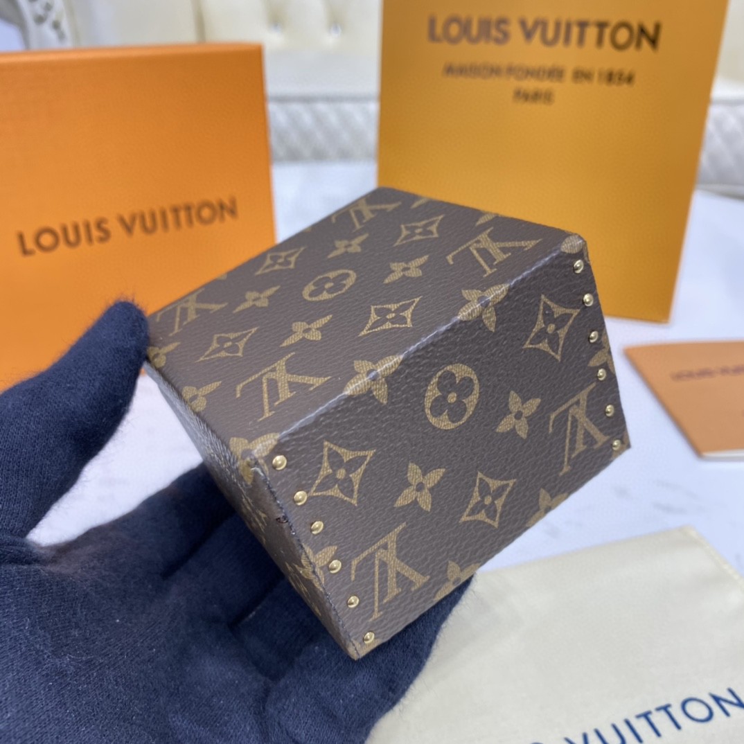 Louis Vuitton Hard Sided Trunk Ring Box(7.5-7.5-5cm) - FashionPlug