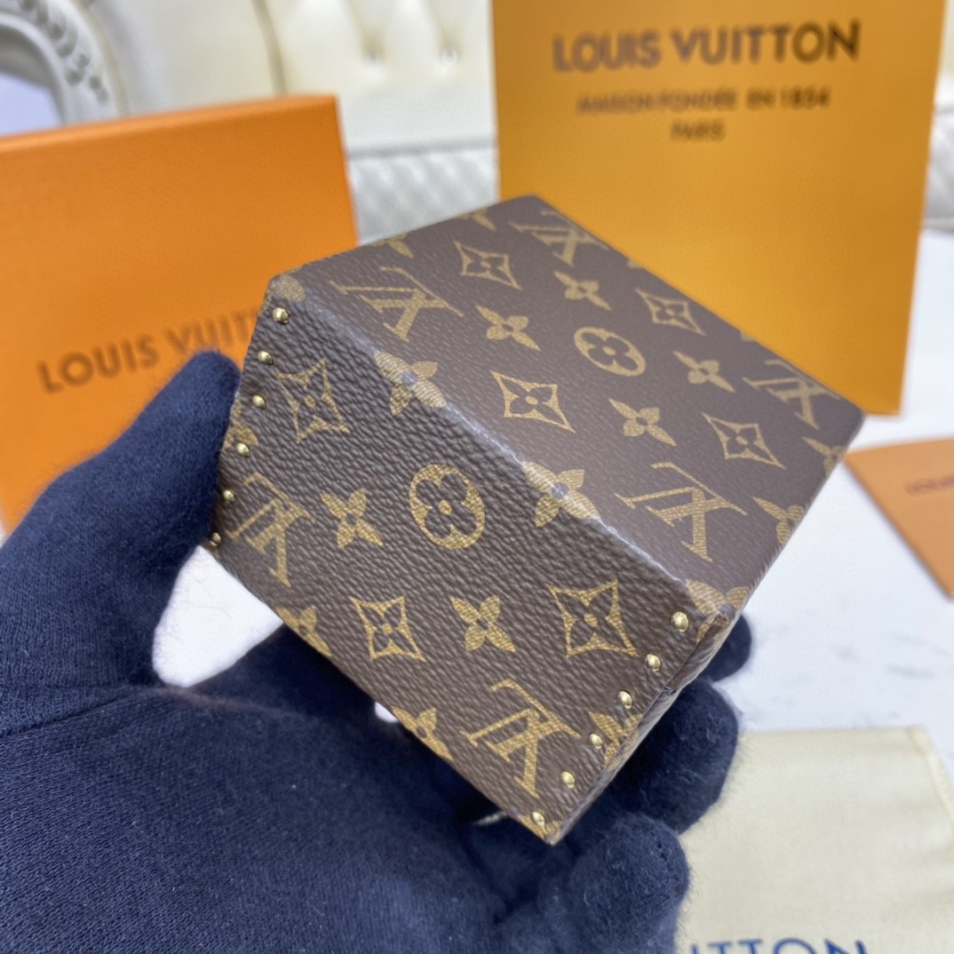 Louis Vuitton Hard Sided Trunk Ring Box(7.5-7.5-5cm) - FashionPlug
