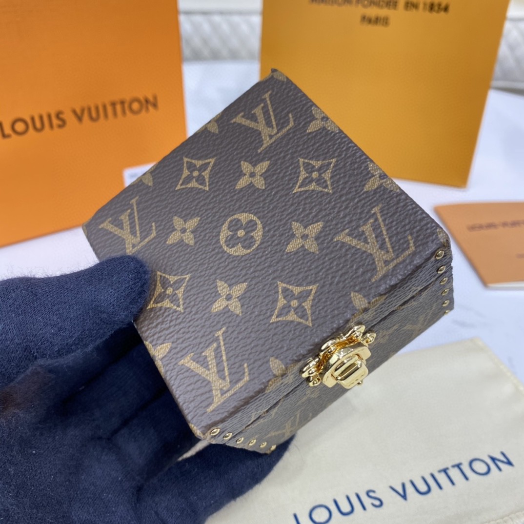 Louis Vuitton Hard Sided Trunk Ring Box(7.5-7.5-5cm) - FashionPlug