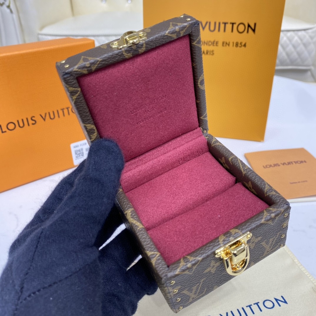 Louis Vuitton Hard Sided Trunk Ring Box(7.5-7.5-5cm) - FashionPlug