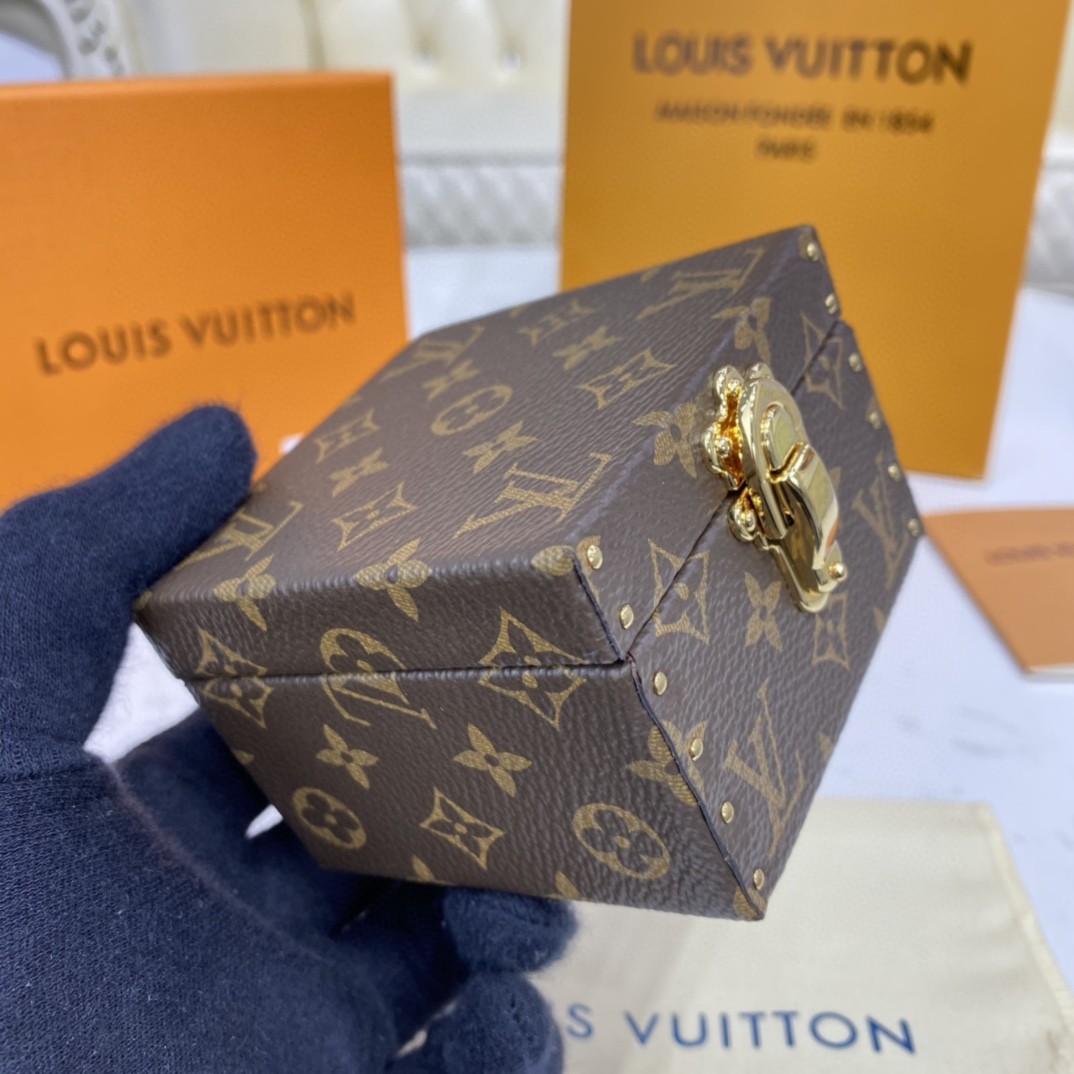 Louis Vuitton Hard Sided Trunk Ring Box(7.5-7.5-5cm) - FashionPlug