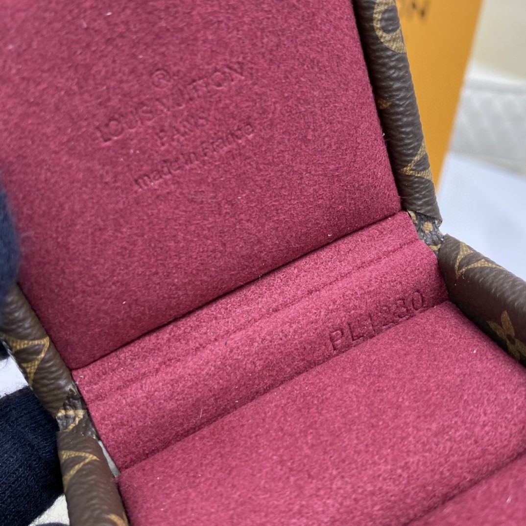 Louis Vuitton Hard Sided Trunk Ring Box(7.5-7.5-5cm) - FashionPlug