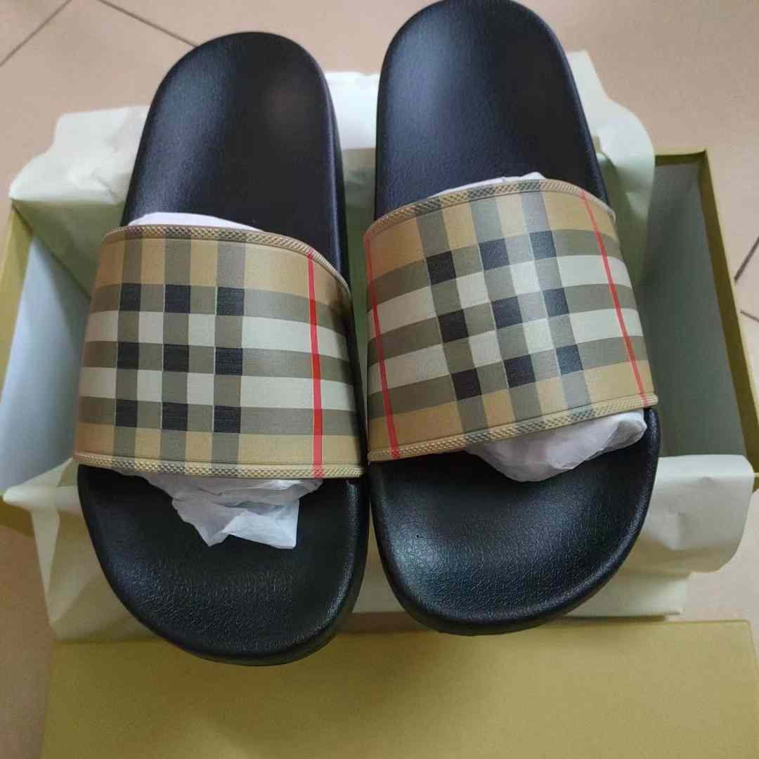 Burberry Check  Sandals - FashionPlug