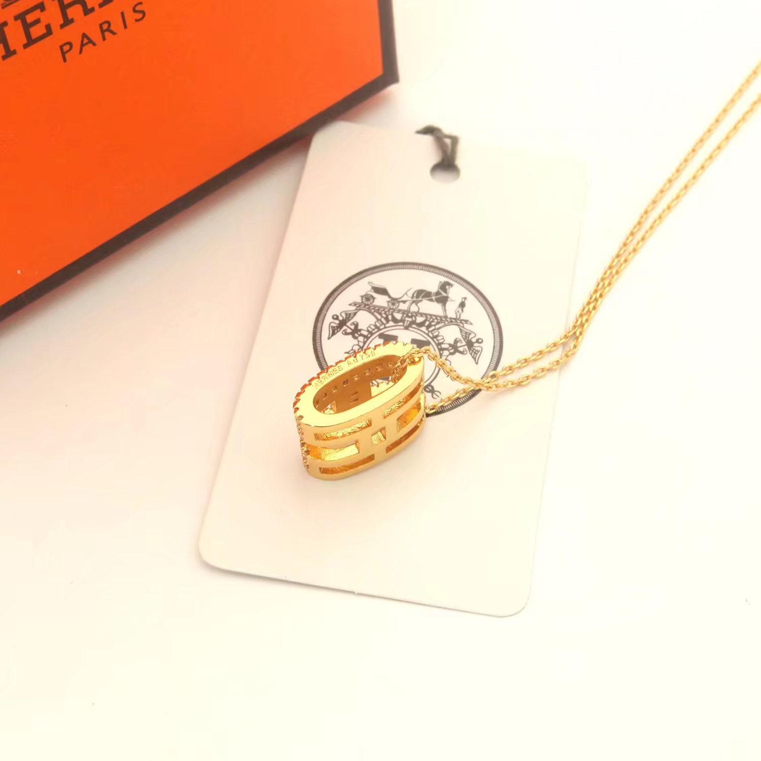 Hermes Necklace - FashionPlug