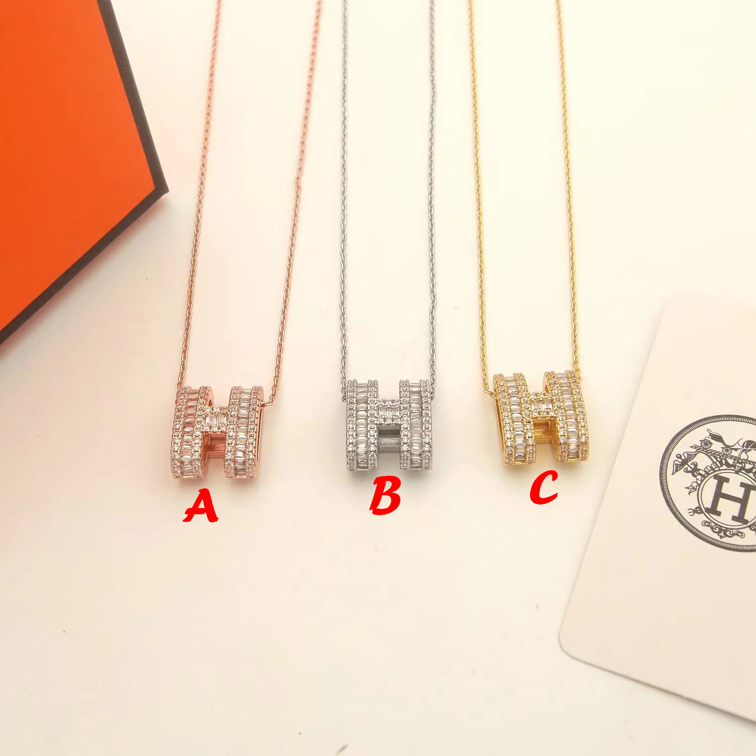 Hermes Necklace - FashionPlug