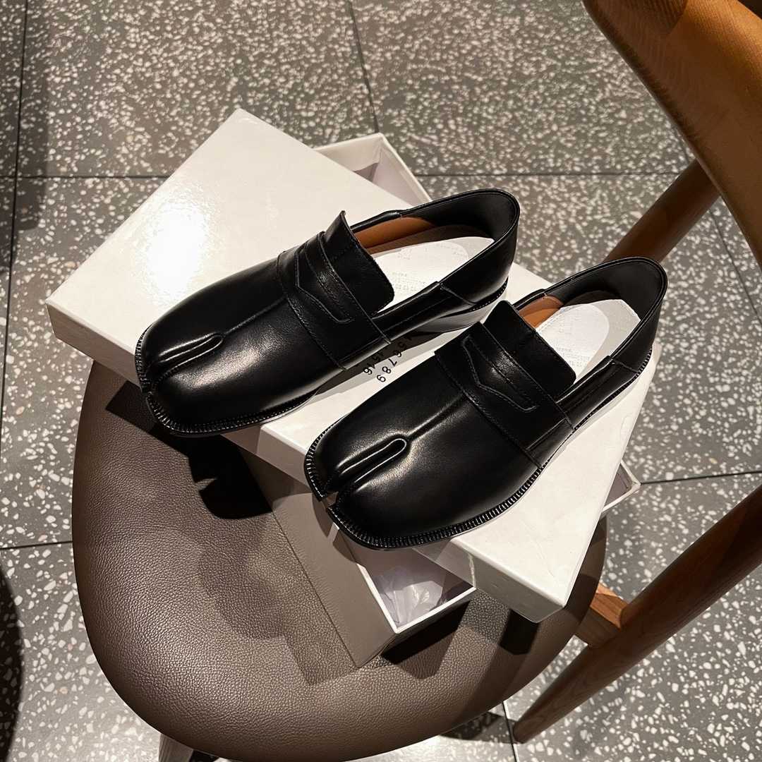 Maison Margiela Tabi Loafers - FashionPlug