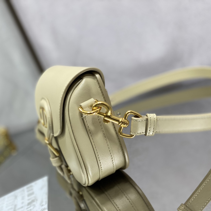Dior Small Dior Bobby Bag(18-14-5cm) - FashionPlug