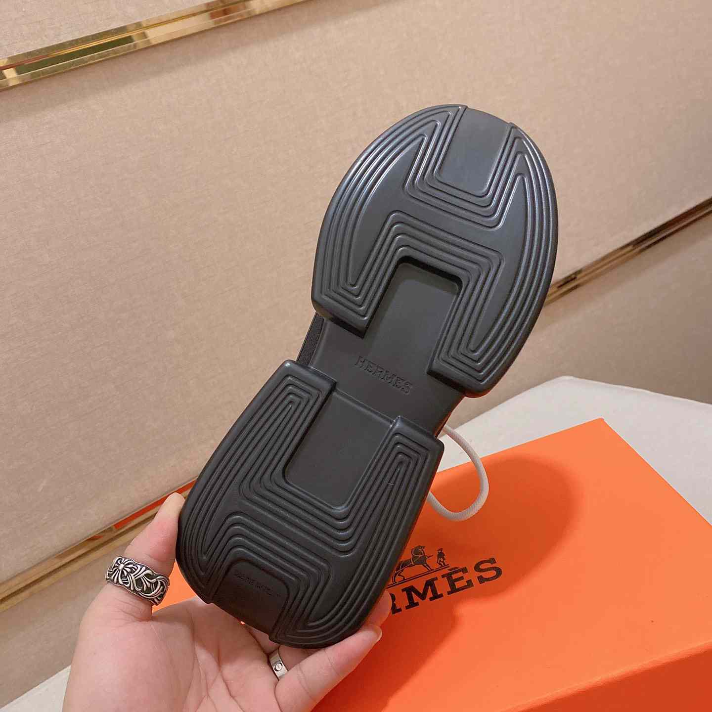 Hermes Sneaker - FashionPlug