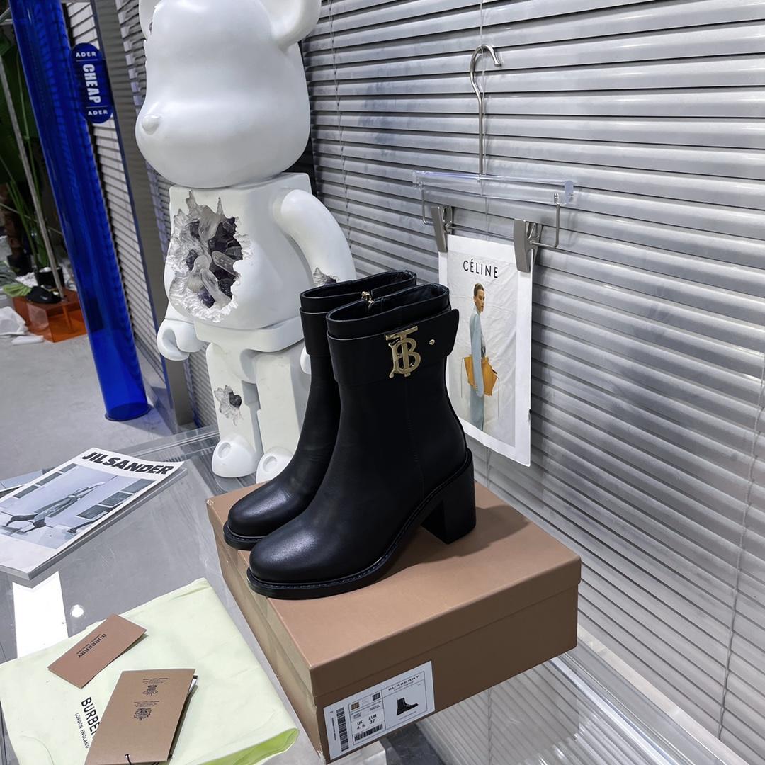 Burberry Leather Boots - FashionPlug