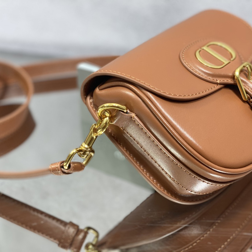 Dior Small Dior Bobby Bag(18-14-5cm) - FashionPlug