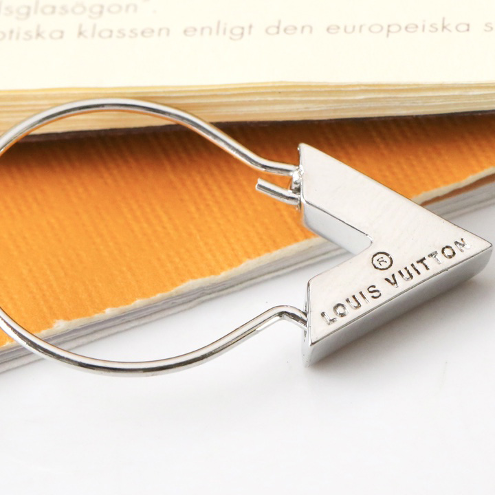 Louis Vuitton Essential V Hoops   M61088 - FashionPlug