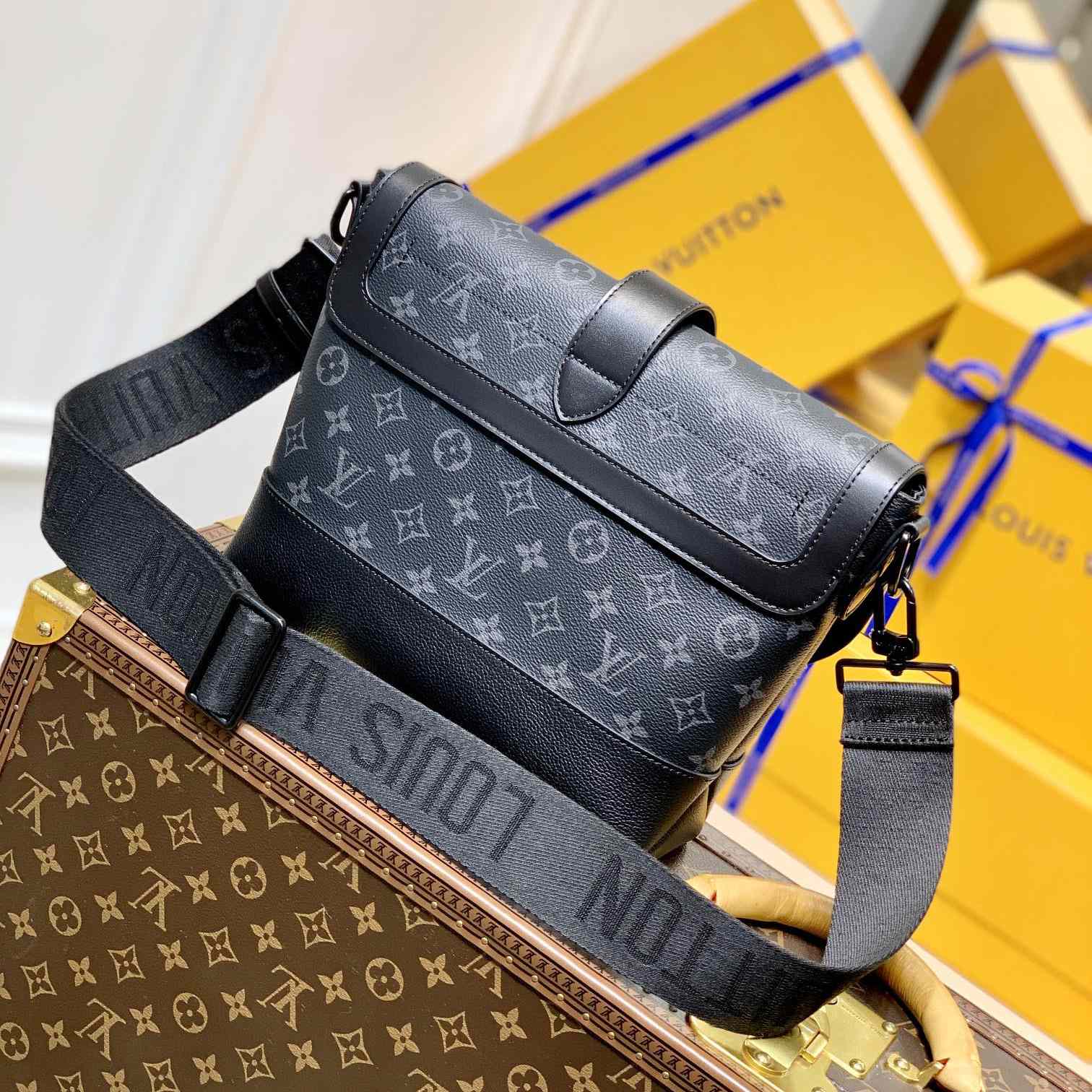 Louis Vuitton  Saumur Messenger(36-23-11cm) M45911 - FashionPlug