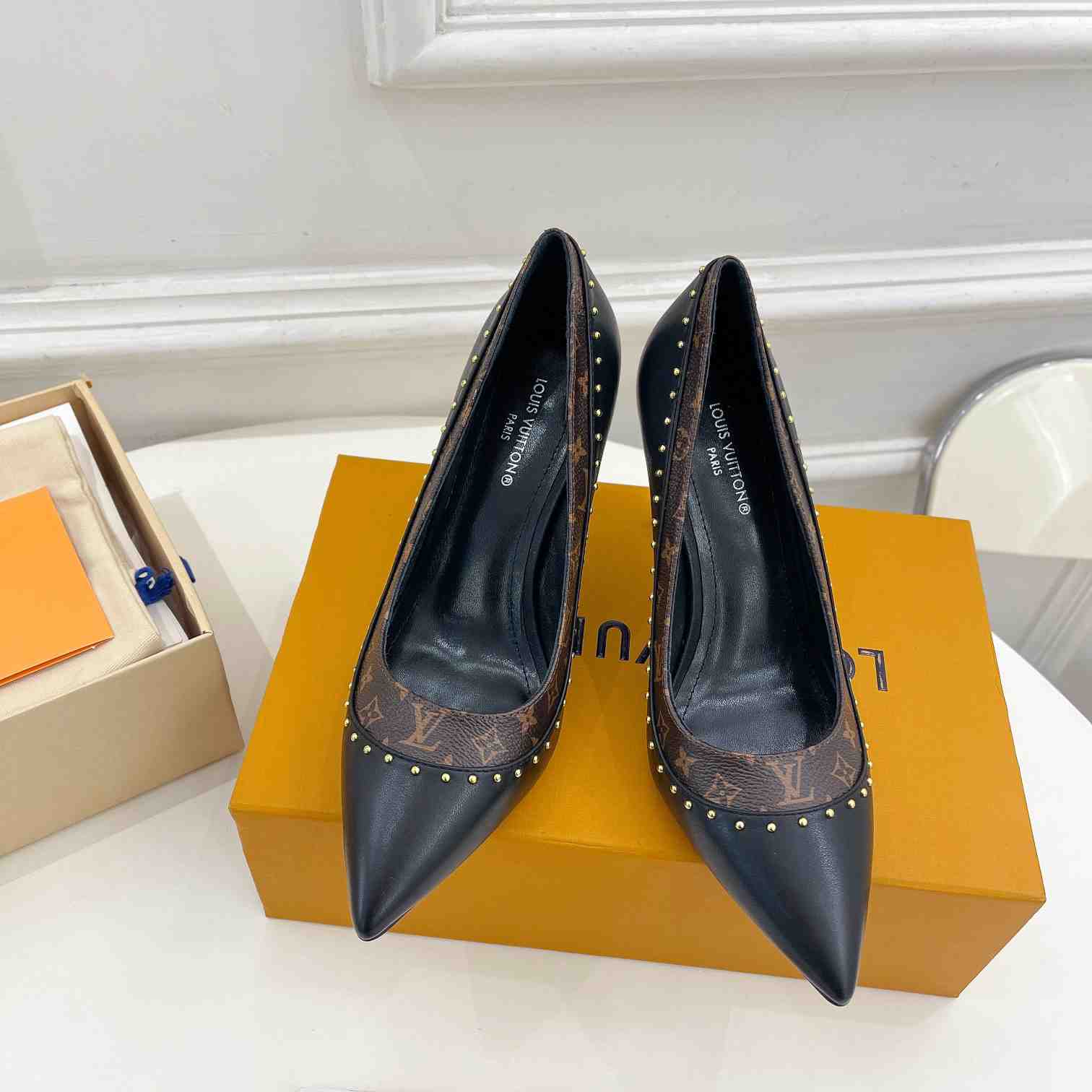 Louis Vuitton Signature Pump - FashionPlug