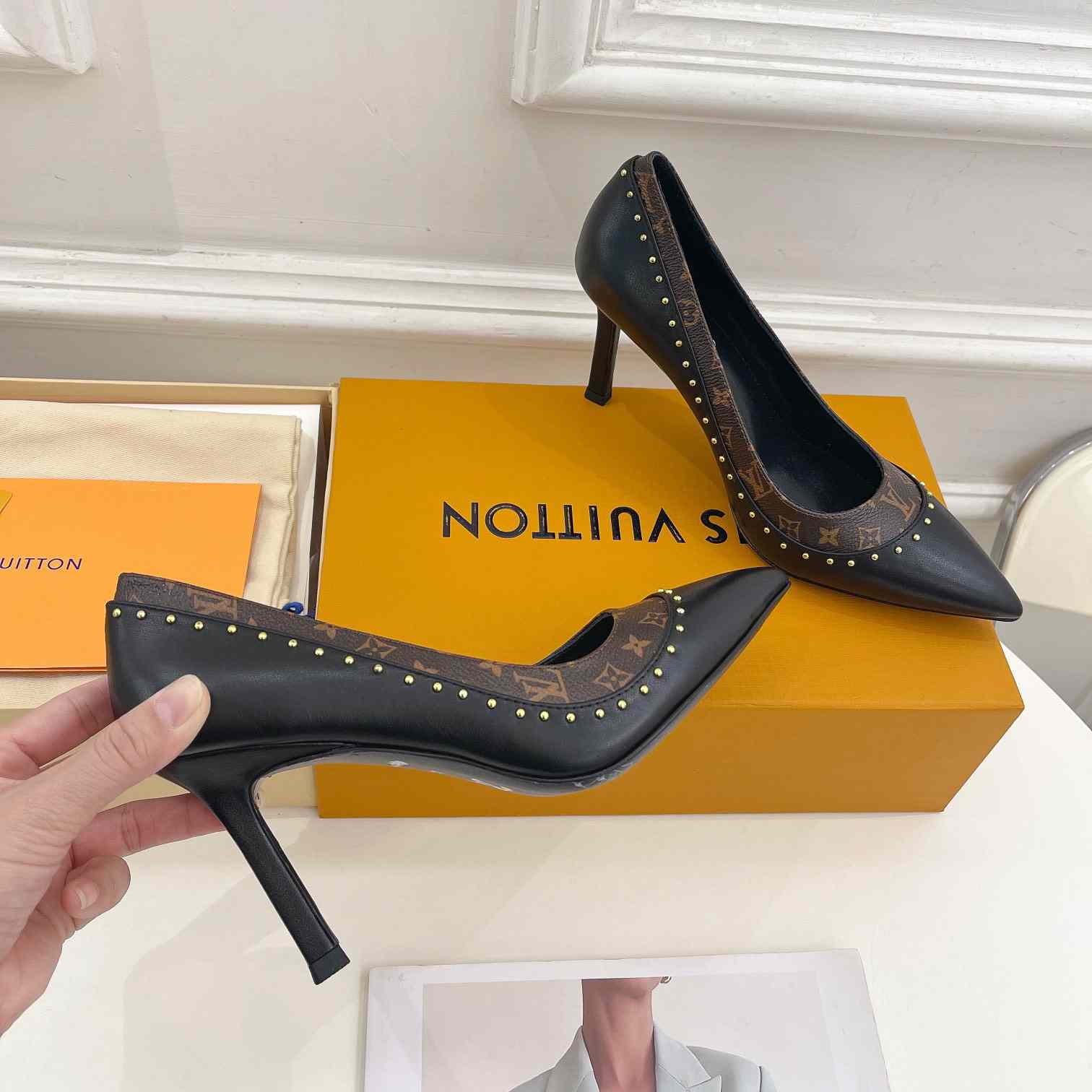 Louis Vuitton Signature Pump - FashionPlug