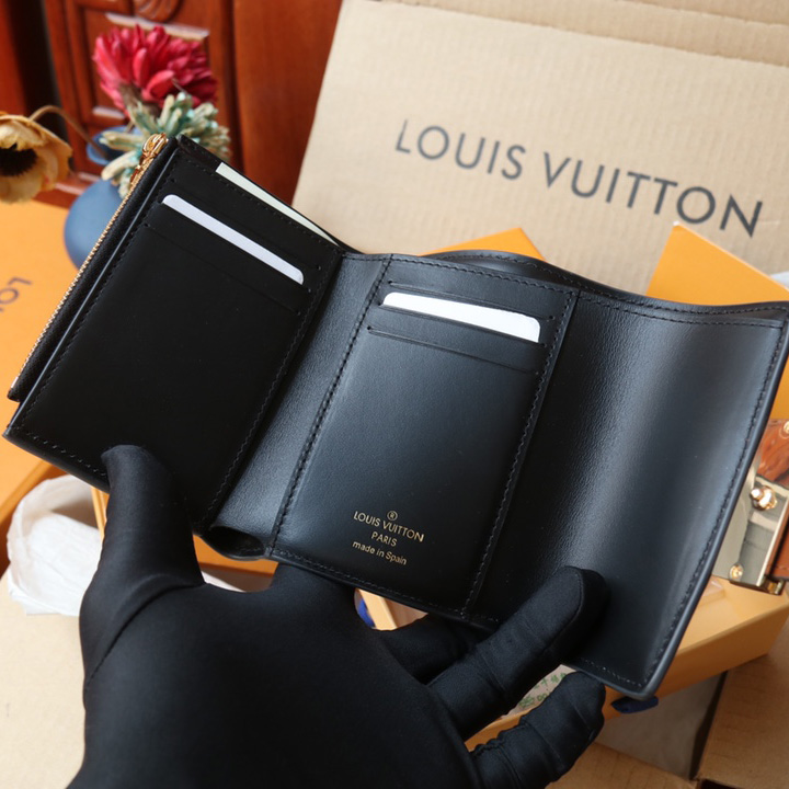 Louis Vuitton Dauphine Compact Wallet (12-9.5-3.5cm)   M68725 - FashionPlug