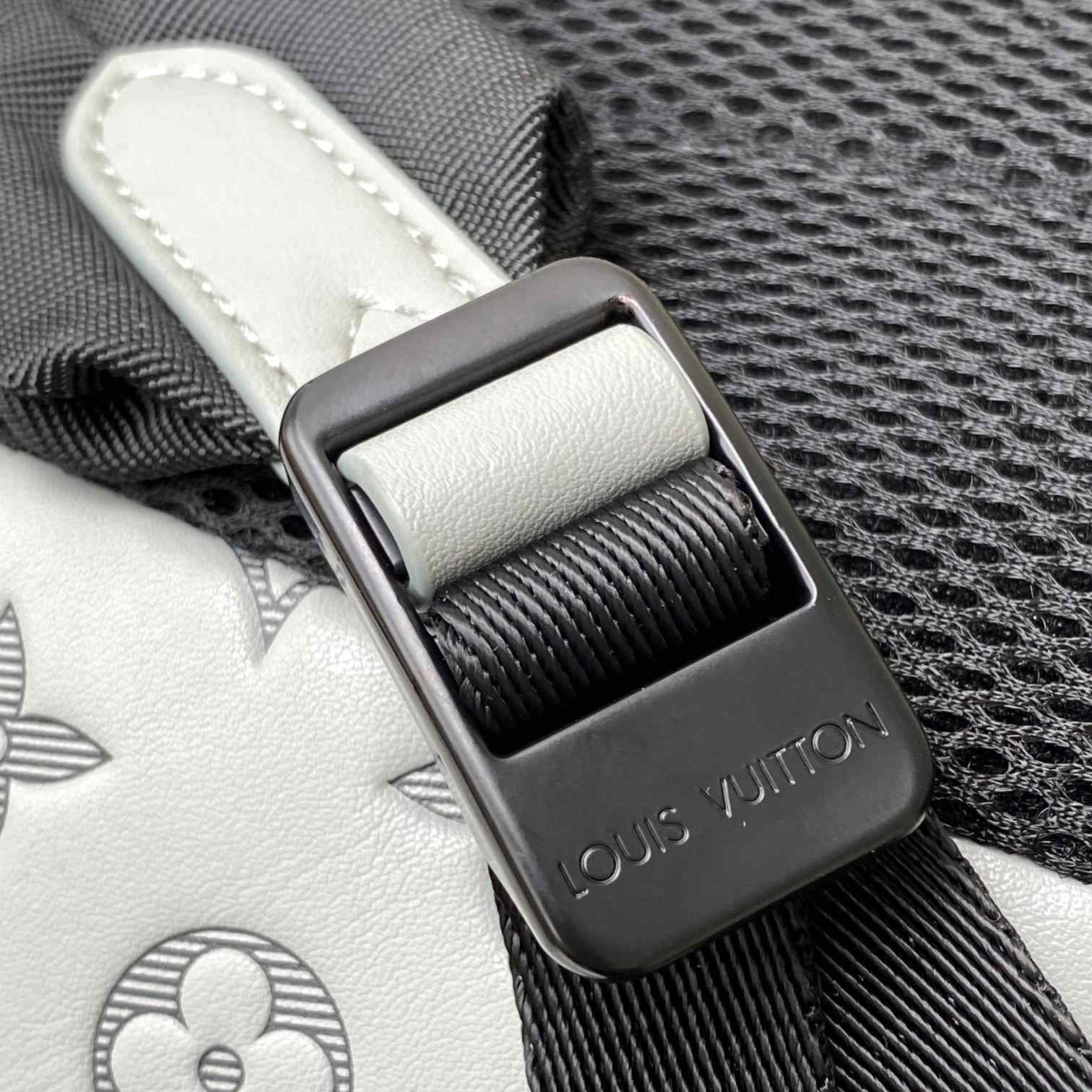 Louis Vuitton Backpack (33-41-18cm)  M46105 - FashionPlug