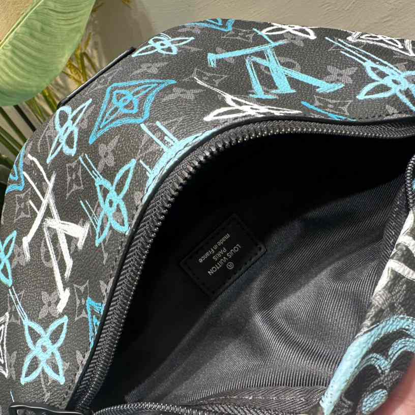 Louis Vuitton Discovery Bumbag(44-15-9cm)     M21397 - FashionPlug