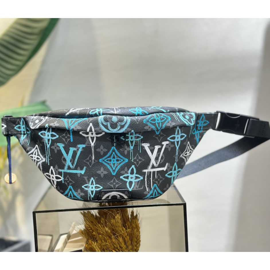 Louis Vuitton Discovery Bumbag(44-15-9cm)     M21397 - FashionPlug