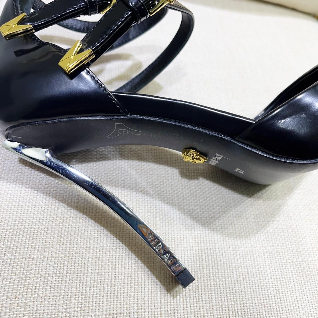 Versace Pin-Point Pumps - FashionPlug