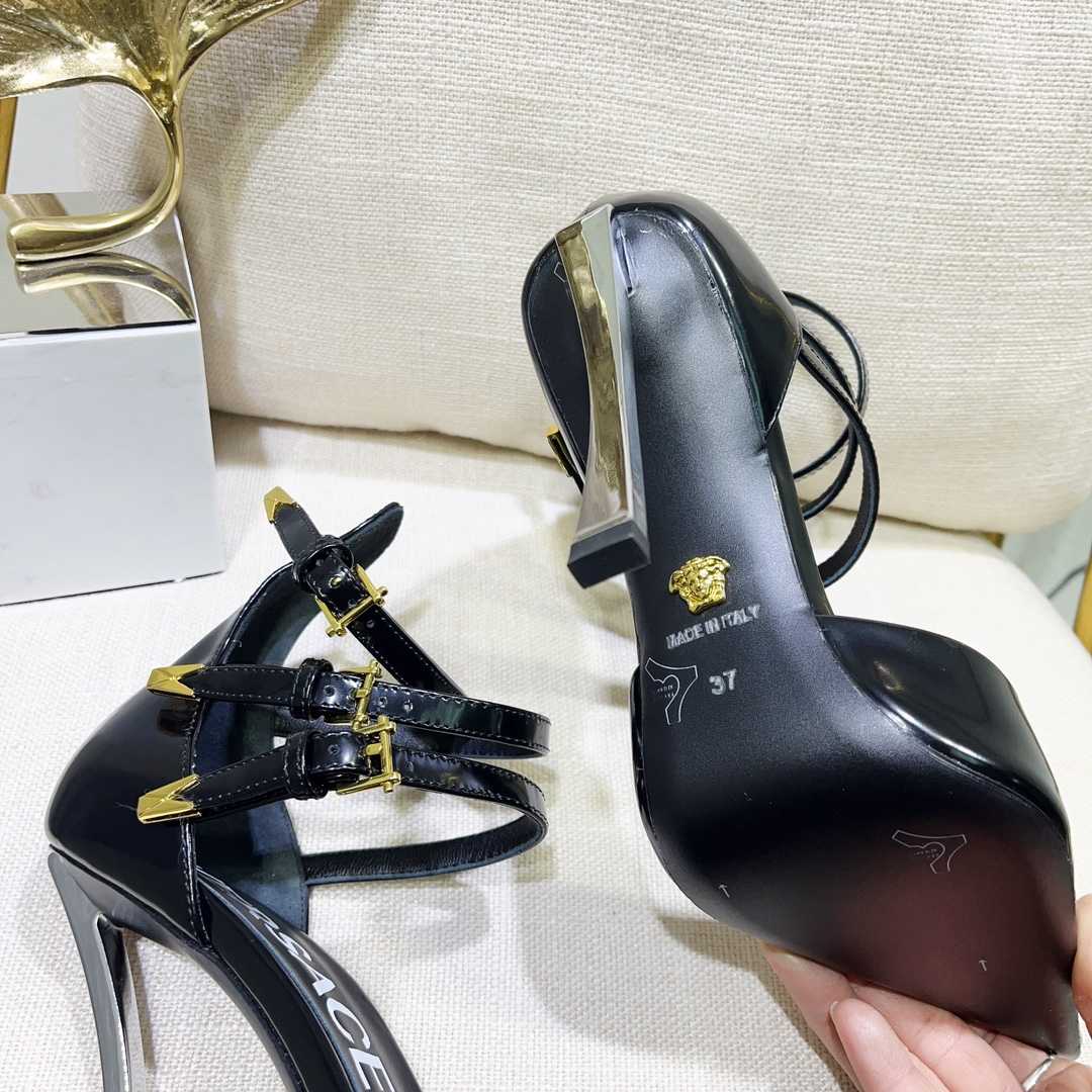 Versace Pin-Point Pumps - FashionPlug