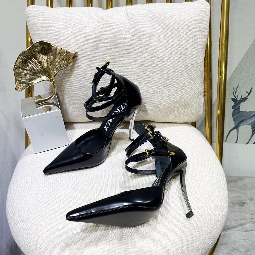 Versace Pin-Point Pumps - FashionPlug