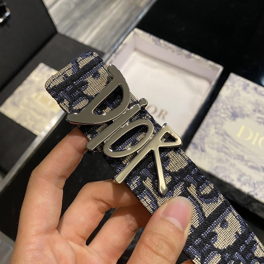 Dior Buckle - FashionPlug