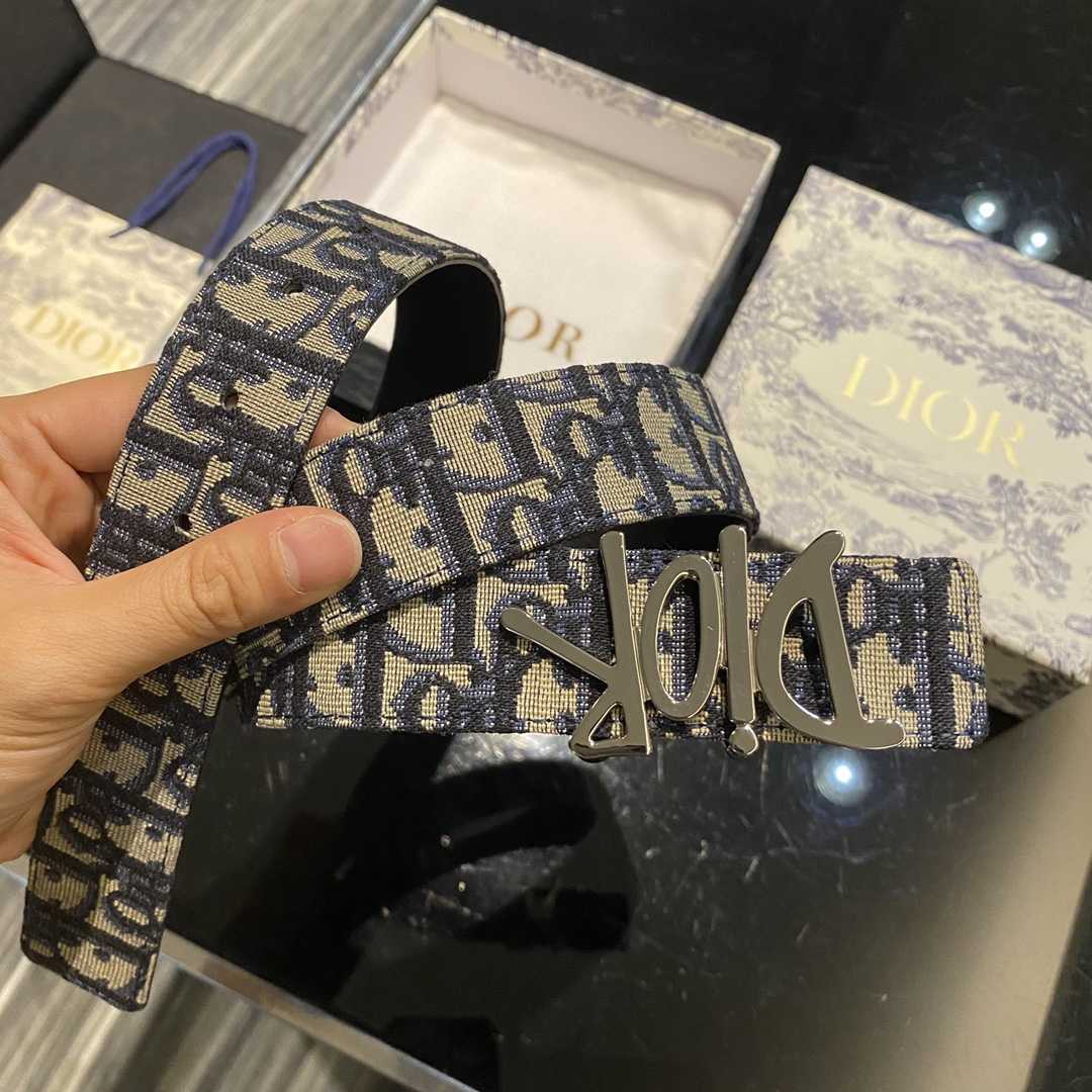 Dior Buckle - FashionPlug