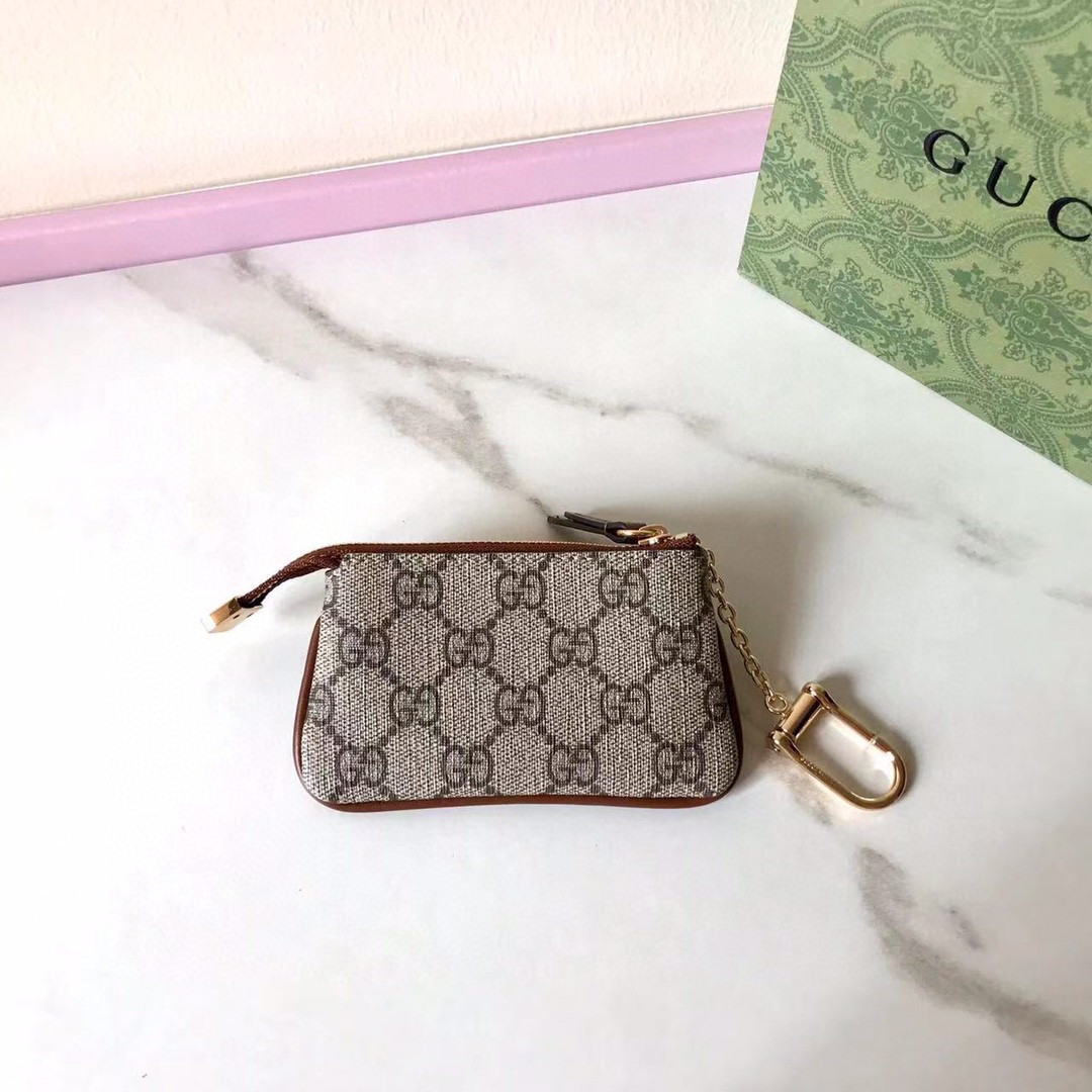 Gucci GG Supreme Key Pouch - FashionPlug