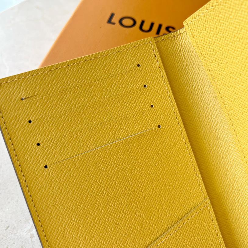 Louis Vuitton Passport Cover   M81614 - FashionPlug