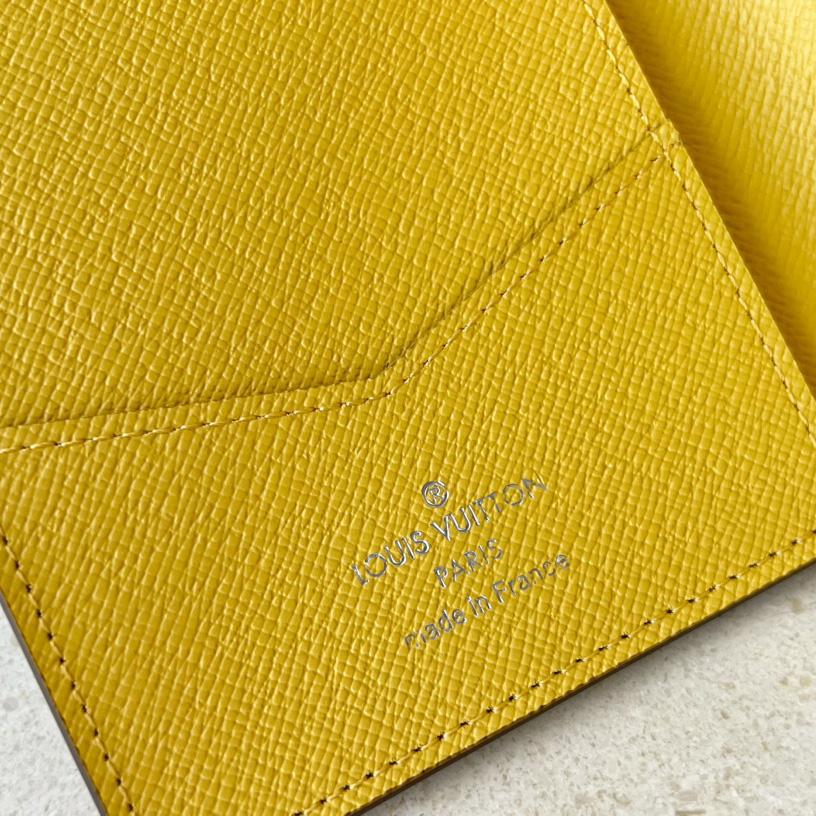 Louis Vuitton Passport Cover   M81614 - FashionPlug