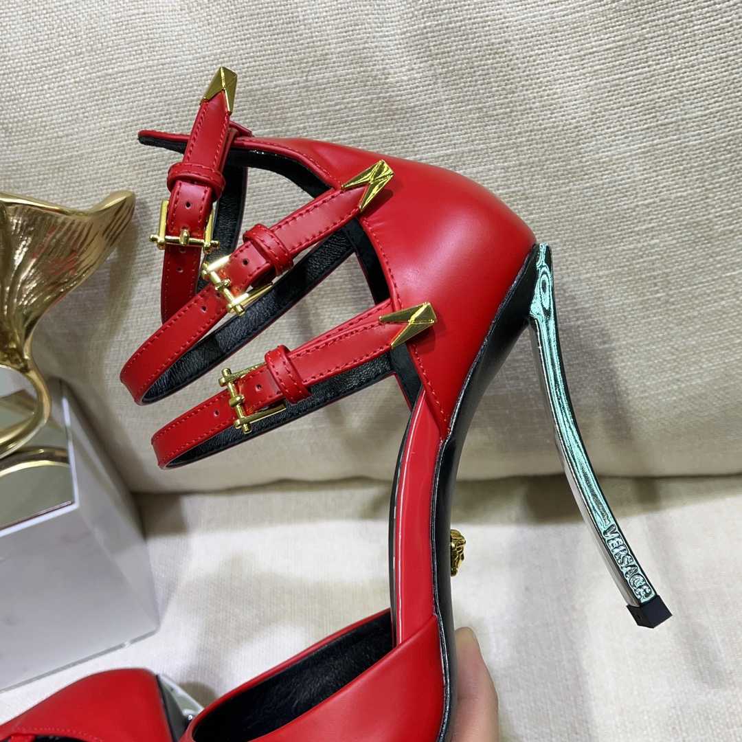 Versace Pin-Point Pumps - FashionPlug