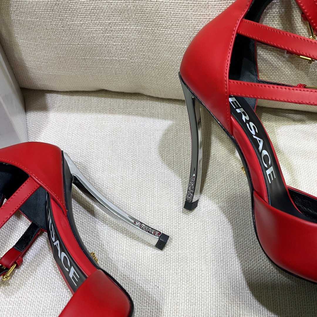 Versace Pin-Point Pumps - FashionPlug