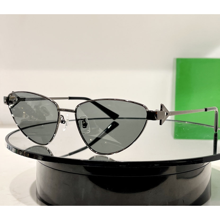 Bottega Veneta Turn Cat-Eye Sunglasses    BV1186S - FashionPlug