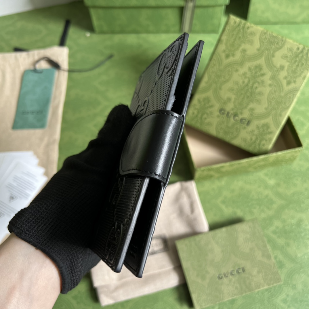 Gucci GG Embossed Passport Case(10.5-14.5cm) - FashionPlug