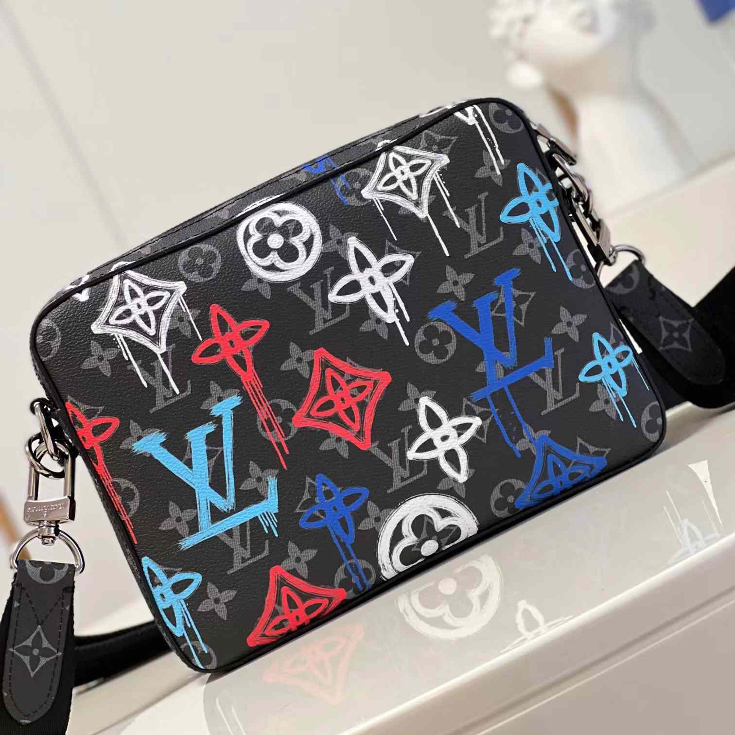 Louis Vuitton Trio Messenger(25-18.5-7cm)   M21396 - FashionPlug