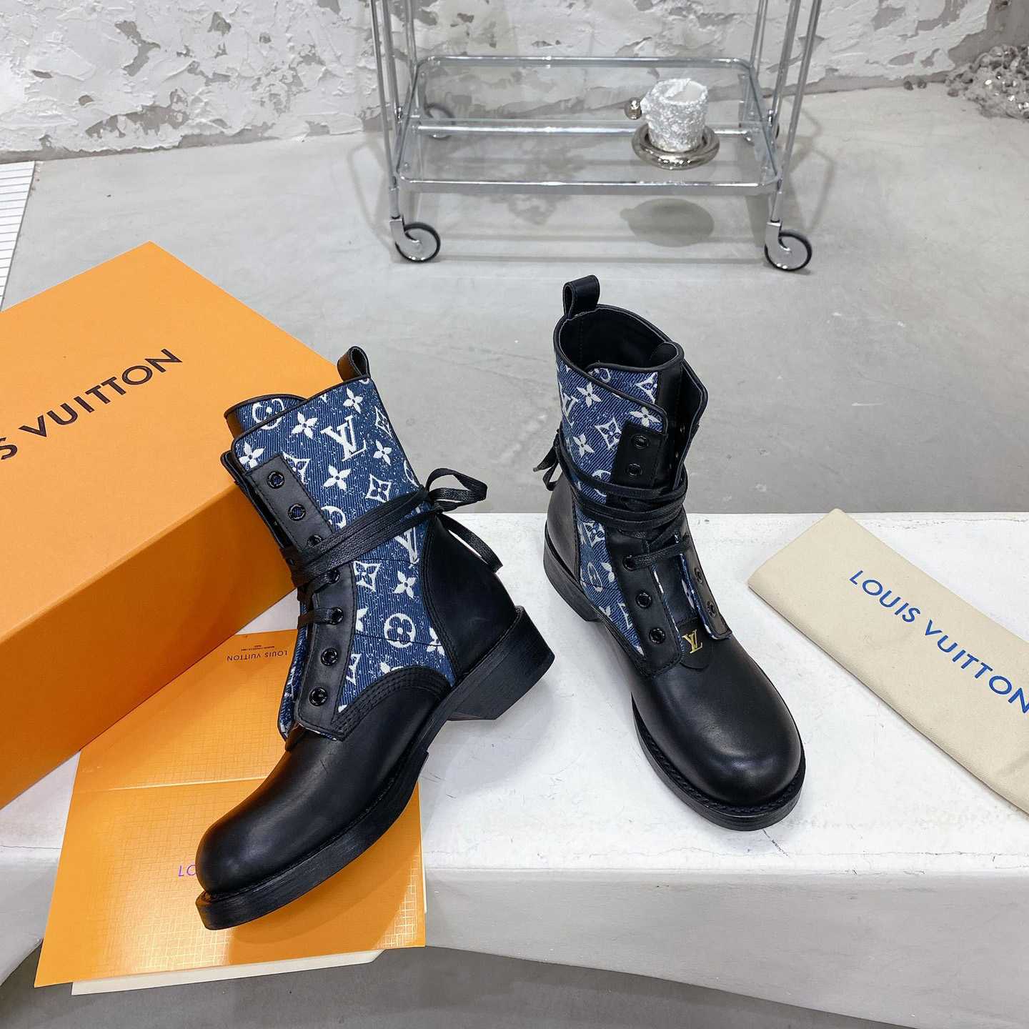 Louis Vuitton Metropolis Flat Ranger - FashionPlug