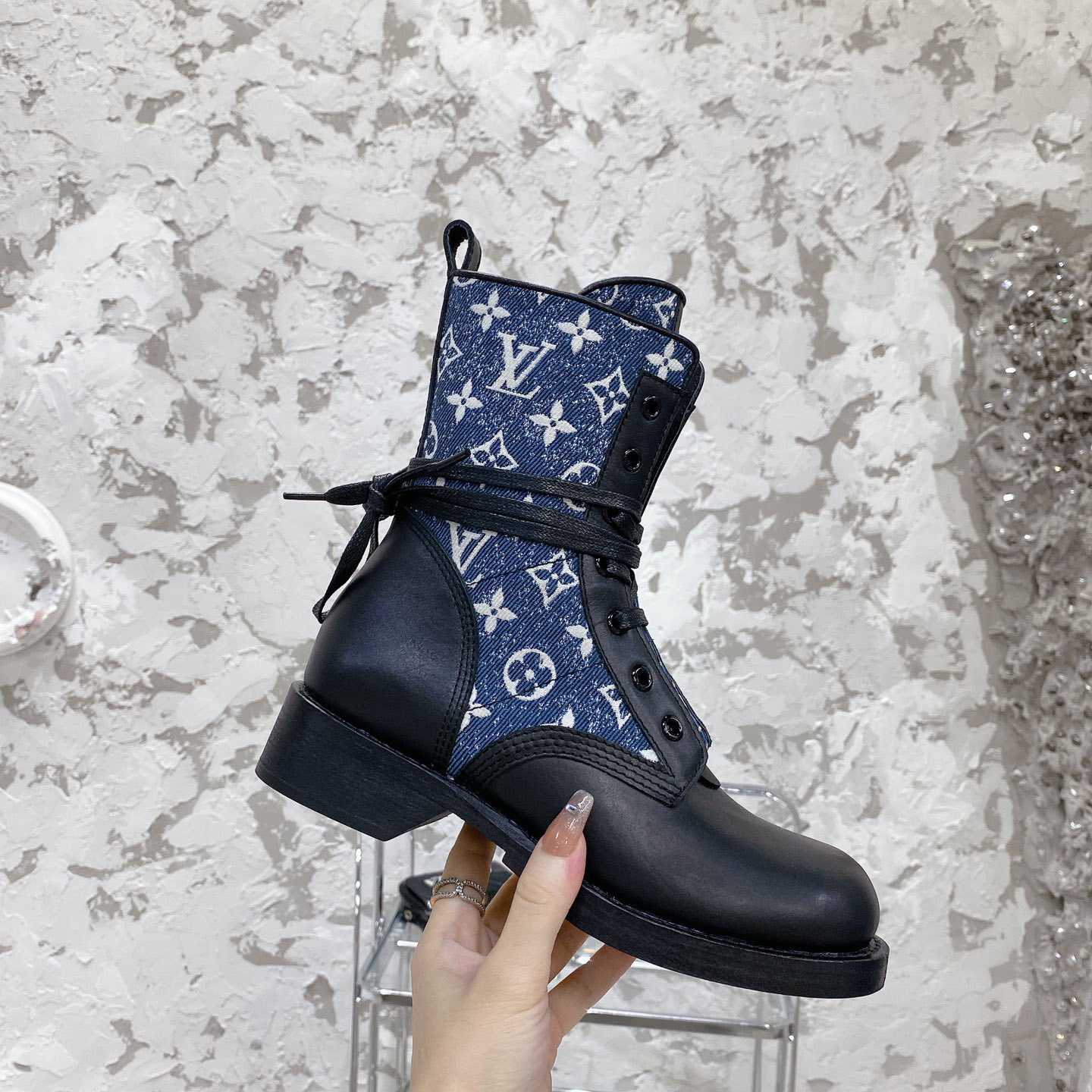 Louis Vuitton Metropolis Flat Ranger - FashionPlug