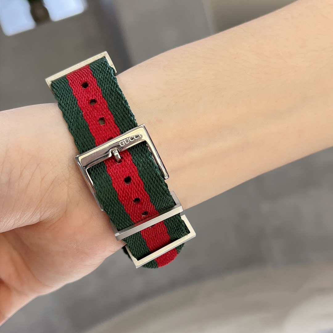Gucci Dive Watch, 40mm - FashionPlug