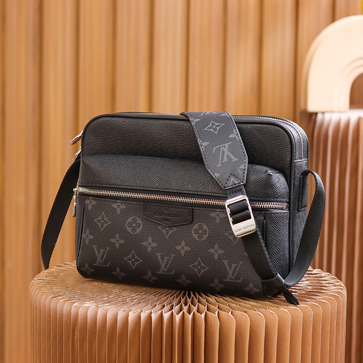  Louis Vuitton Outdoor Messenger(29.5-20-10.5cm)   M30233 - FashionPlug