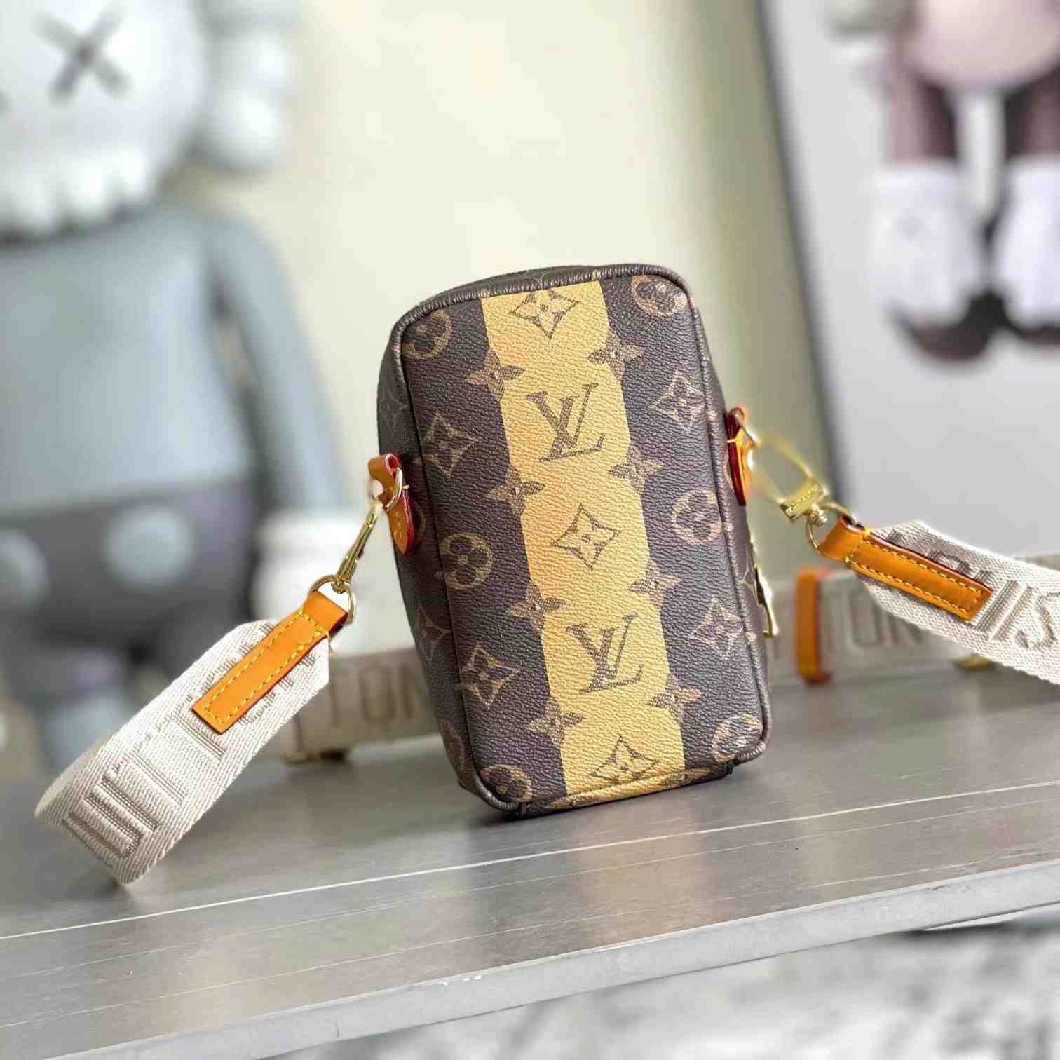 Louis Vuitton Flap Double Phone Pouch   (11-18-8cm)  M81005 - FashionPlug