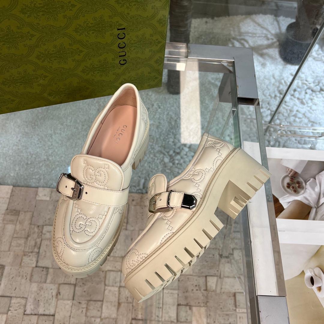 Gucci Women's GG Matelassé Shoe - FashionPlug