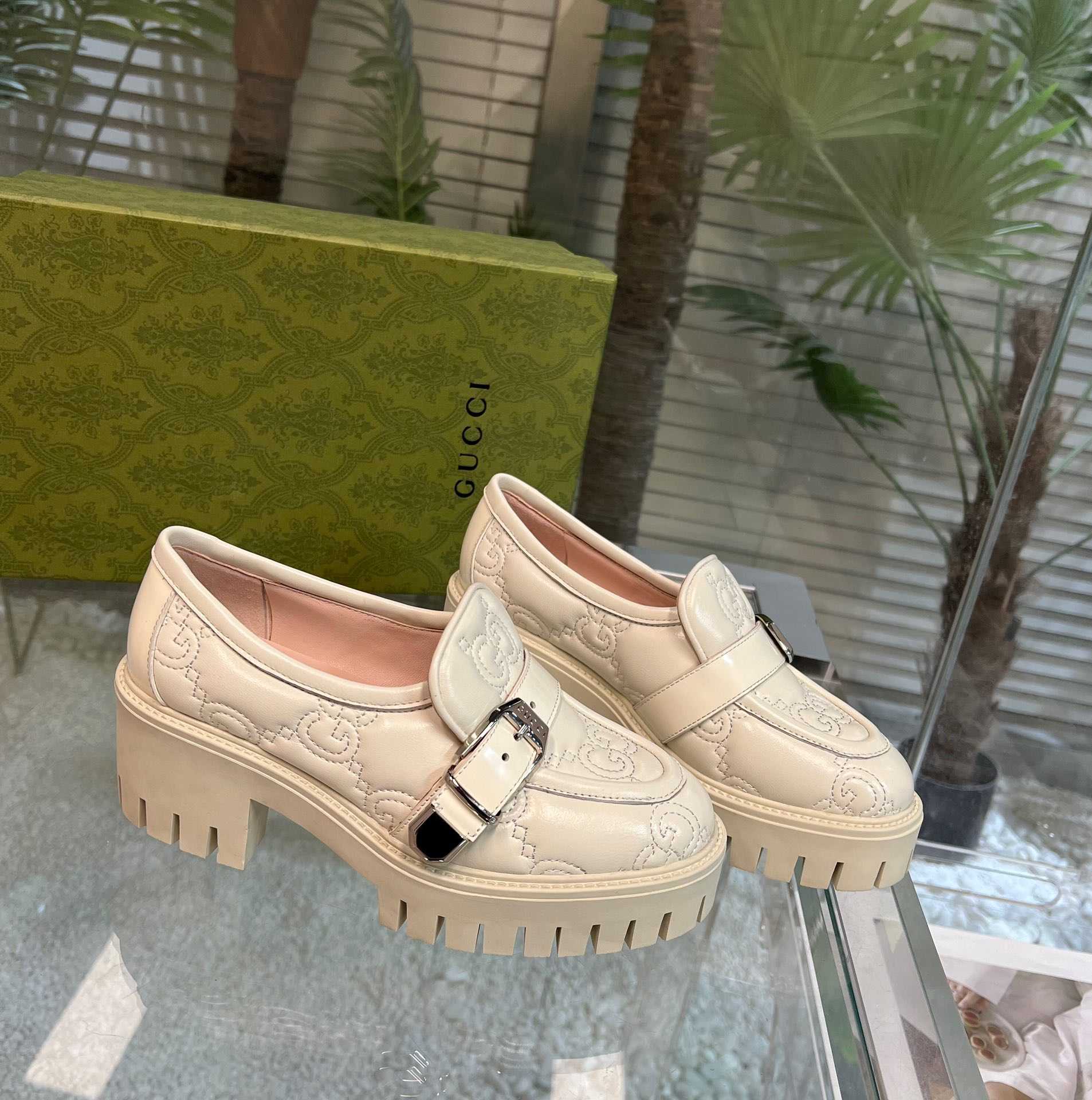 Gucci Women's GG Matelassé Shoe - FashionPlug